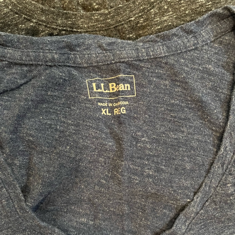LL Bean V-Neck T-Shirts, Bundle of 3 - Picture 3 of 6